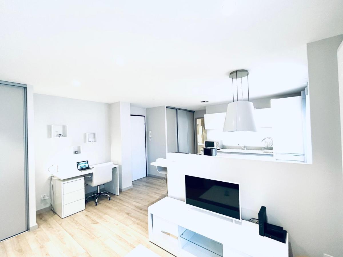 Le White Cosy A 5 Minutes Du Lac Avec Parking Privatif Gratuit Annecy Eksteriør bilde